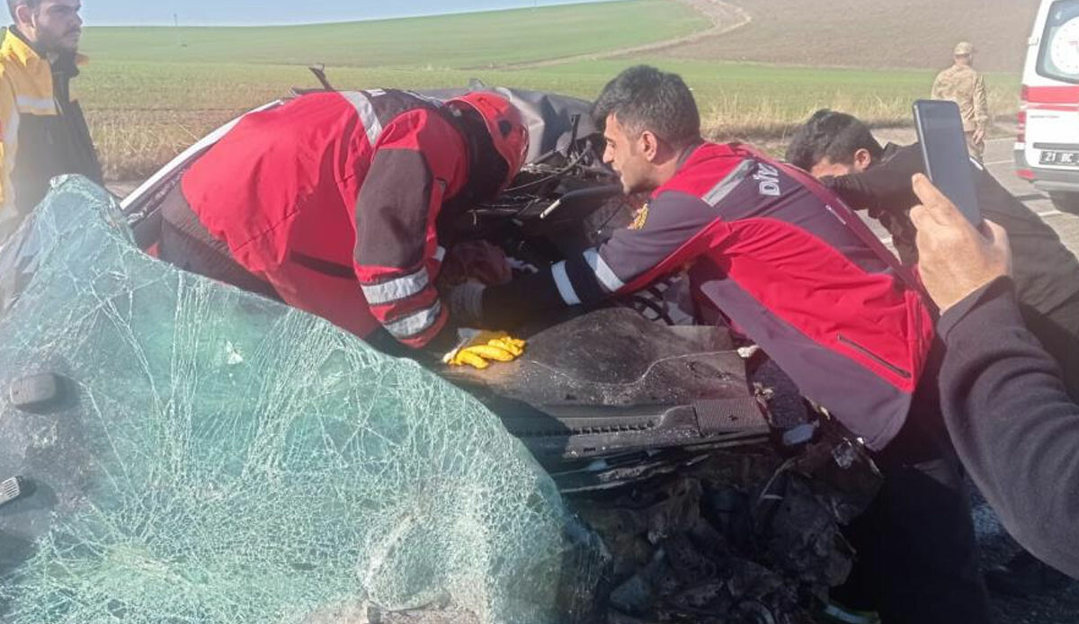 Diyarbakır'da dehşet kaza! Otomobil ve tır kafa kafaya çarpıştı: Ölüler ve yaralılar var