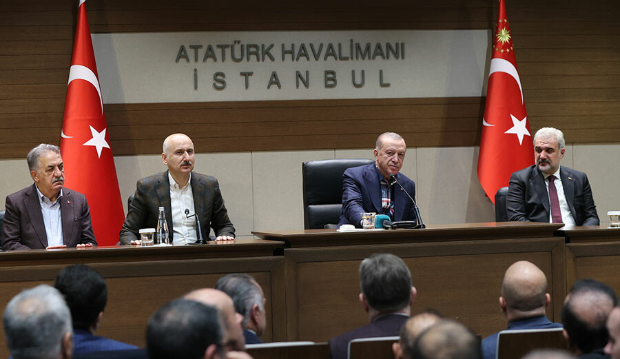 Cumhurbaşkanı Erdoğan, İstanbul'da minibüs odaları başkanları ve şoförler ile buluştu