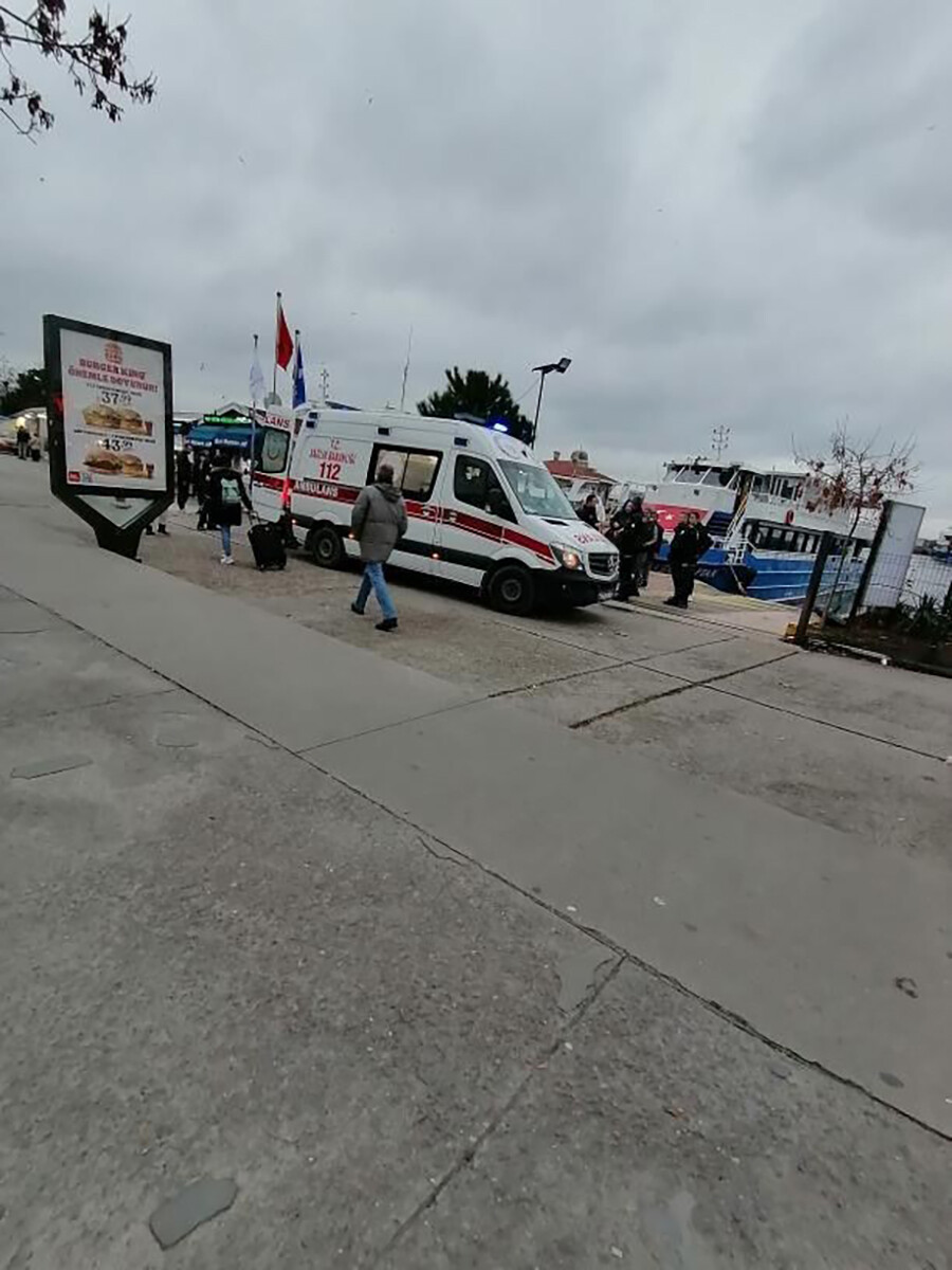 İstanbul'da korku dolu anlar! Vapurdaki yolcu denize düştü