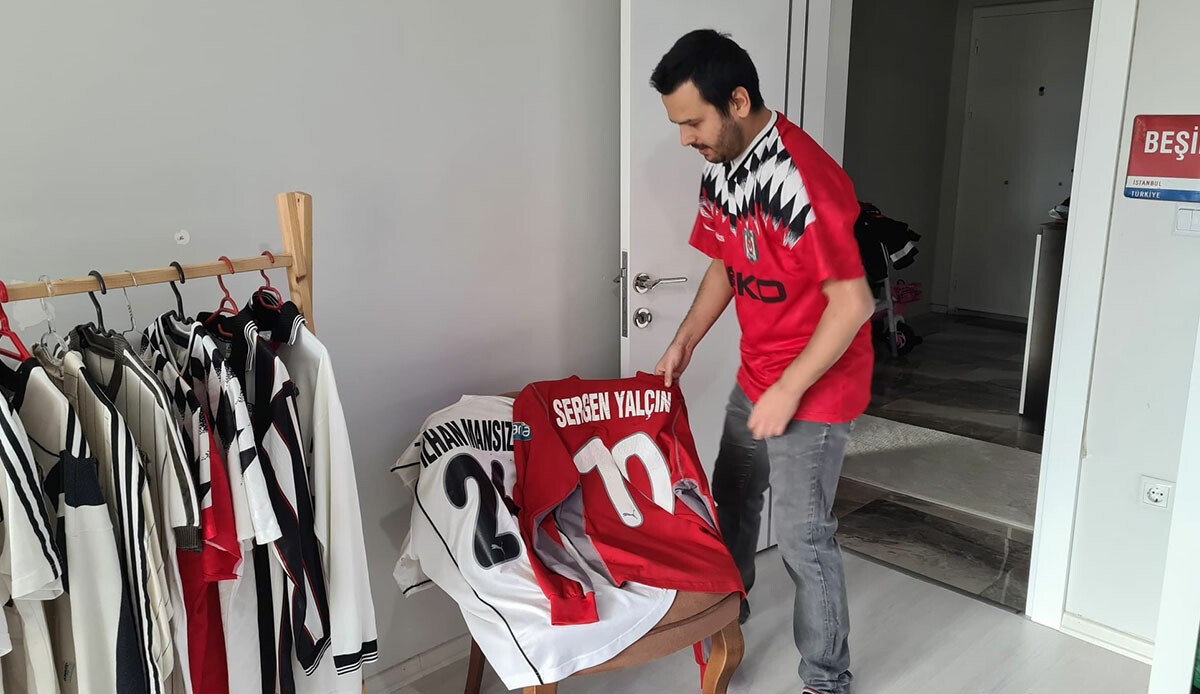Bu formaların üzerinde kan da var ter de! Ne para ne de araba kabul etti, Beşiktaşlı futbolcuların formalarıyla evini müzeye çevirdi