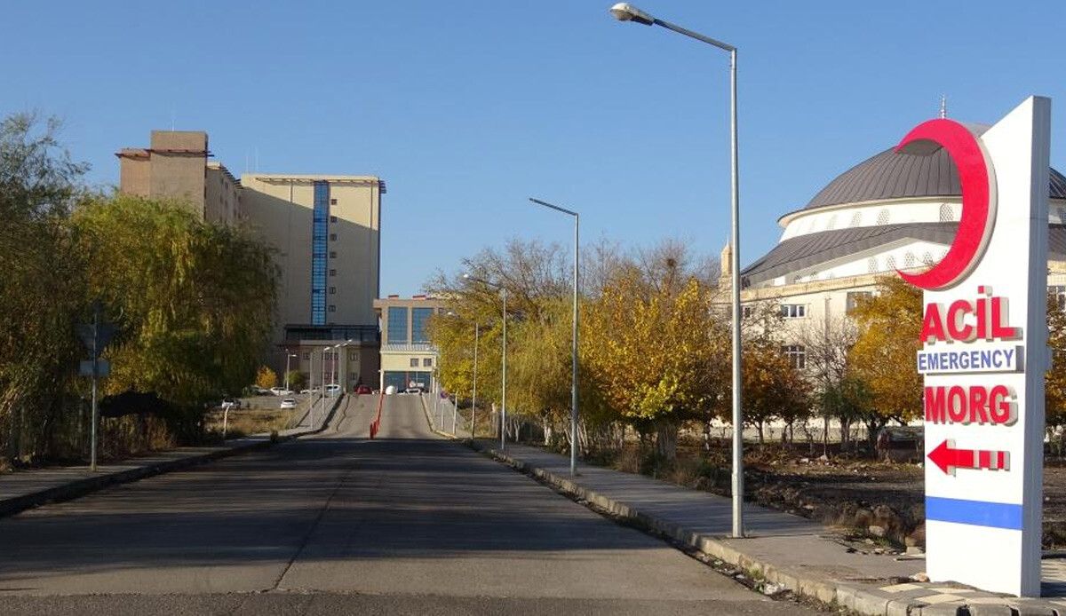 Diyarbakır’da vahşet! Dini nikahlı eşini ensesinden vurdu Diyarbakır’da vahşet! Dini nikahlı eşini ensesinden vurdu