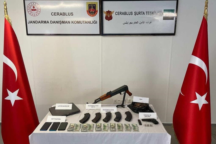 Son dakika: Suriye'de PKK ve DEAŞ operasyonu: 18 terörist yakalandı Son dakika: Suriye'de PKK ve DEAŞ operasyonu: 18 terörist yakalandı