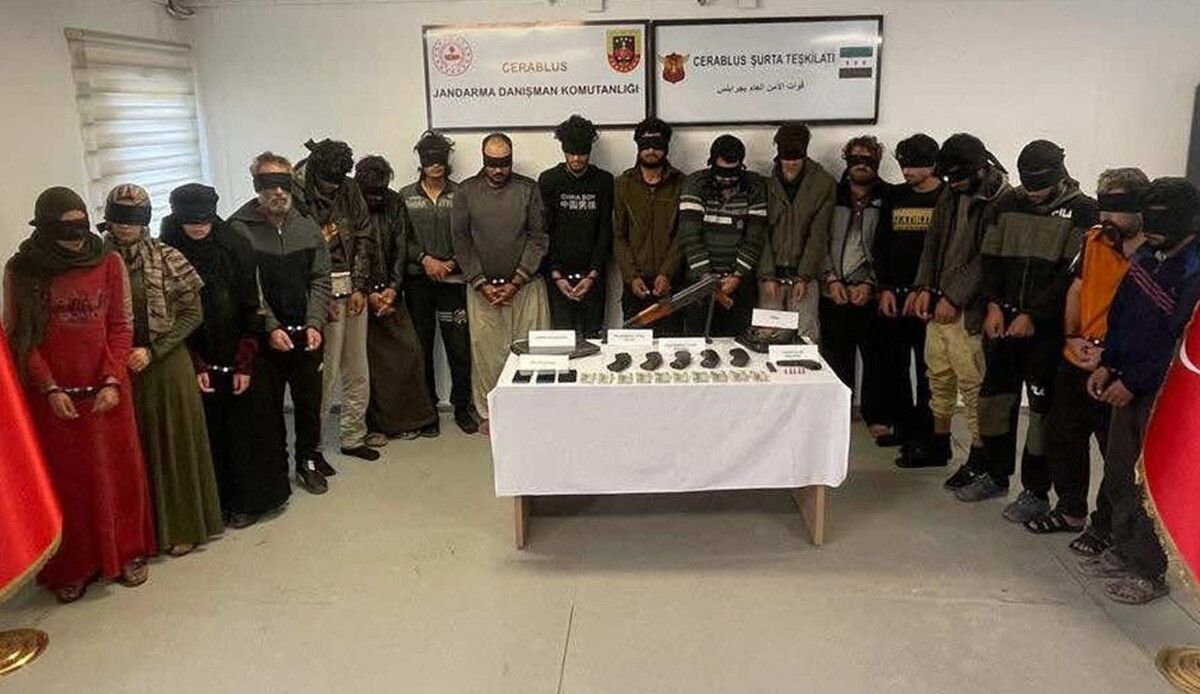 Son dakika: Suriye'de PKK ve DEAŞ operasyonu: 18 terörist yakalandı Son dakika: Suriye'de PKK ve DEAŞ operasyonu: 18 terörist yakalandı