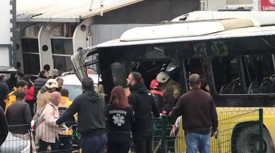 Son dakika: Alibeyköy'de tramvay ile otobüs çarpıştı! Yaralılar var