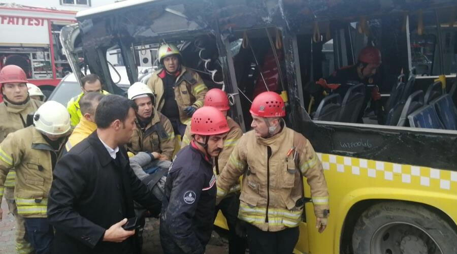 Son dakika: Alibeyköy'de tramvay ile otobüs çarpıştı! Yaralılar var