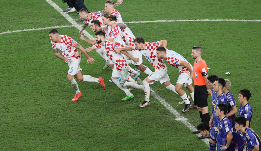 Katar Panteri Livakovic! Hırvatistan kalecisi Japonya'nın 3 penaltısını kurtardı, çeyrek finali getirdi