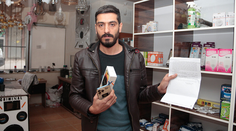 Akrabasına güvendi, replika telefona 14 bin TL verdi: Telefon hayali kurarken cebindeki paradan oldu