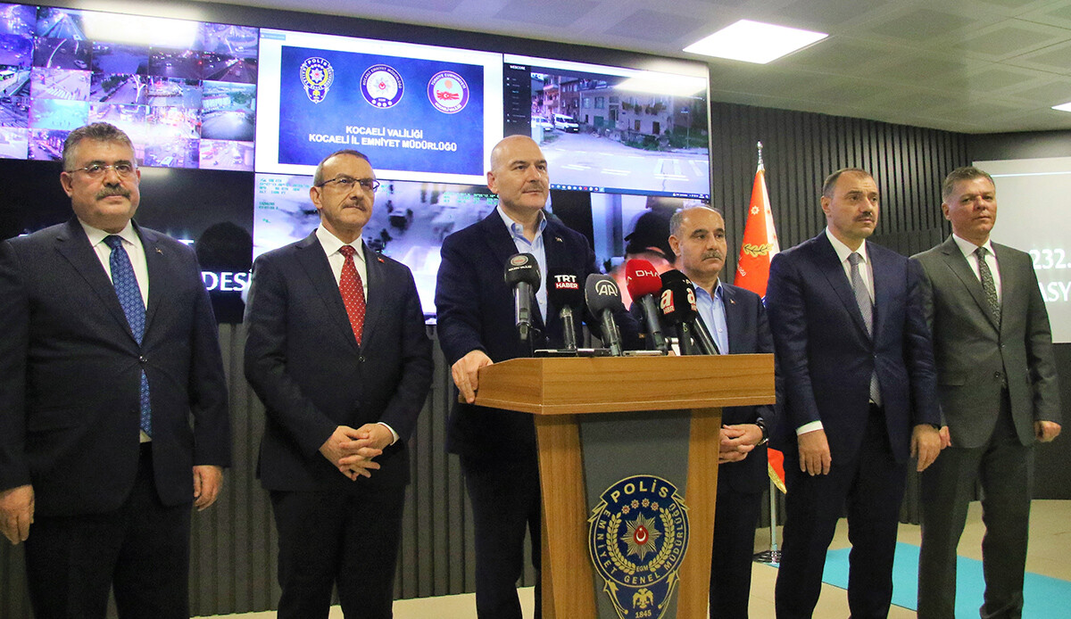 Son dakika! Zehir tacirlerine darbe: Kocaeli'de 93, Sakarya'da 176 kişi gözaltında Son dakika! Zehir tacirlerine darbe: Kocaeli'de 93, Sakarya'da 176 kişi gözaltında