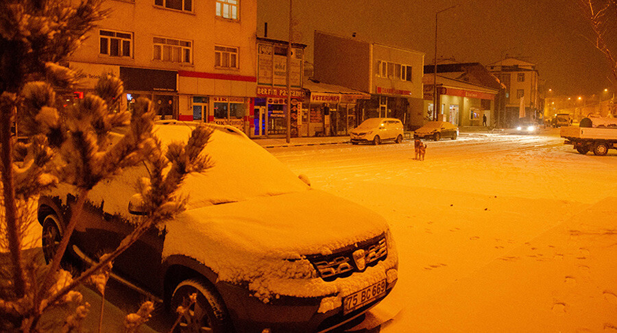 Kış ilk onlara geldi... Doğu Anadolu beyaz gelinliğini giydi