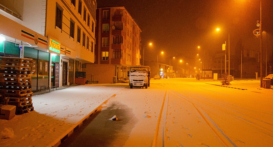 Kış ilk onlara geldi... Doğu Anadolu beyaz gelinliğini giydi