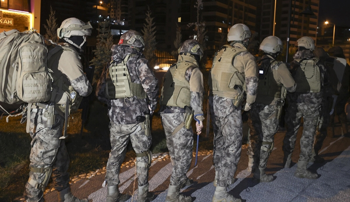 Başkentteki uyuşturucu operasyonlarında gözaltına alınan 52 zanlı tutuklandı Başkentteki uyuşturucu operasyonlarında gözaltına alınan 52 zanlı tutuklandı