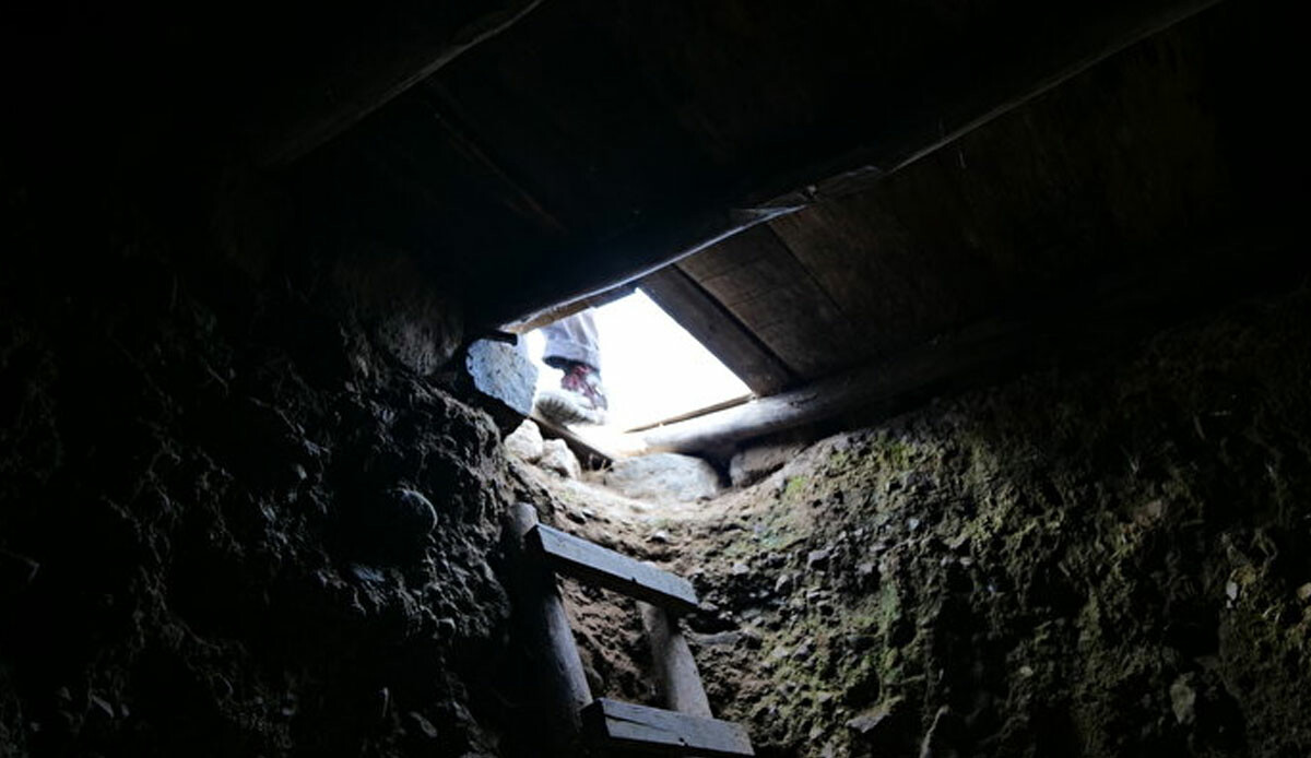 Evinin bahçesine kazdığı gizli tüneli bidon bidon dolduruyor! 3 metre derinliğinde, gören şoke oluyor