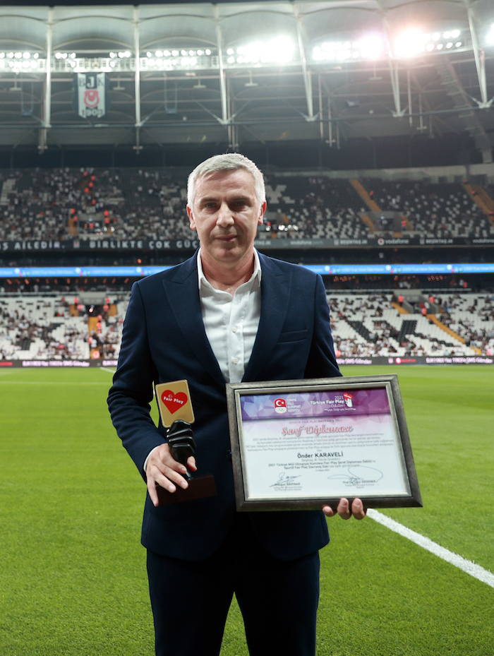 Önder Karaveli: Büyük yeteneklerin; Messi, Pele ve Maradona gibi yıldızların devri kapandı