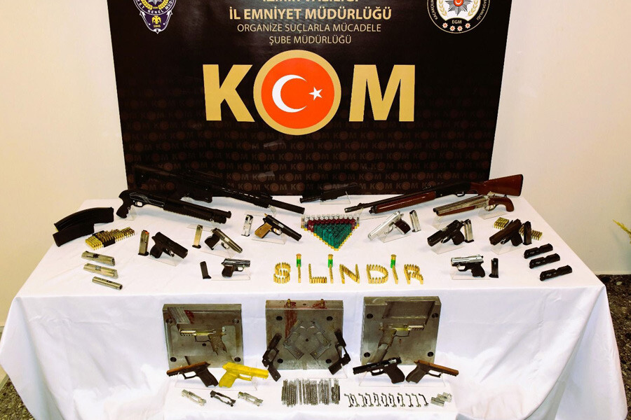 3 farklı suç örgütüne 'Silindir' yumruğu: 41 kişiye gözaltı 3 farklı suç örgütüne 'Silindir' yumruğu: 41 kişiye gözaltı