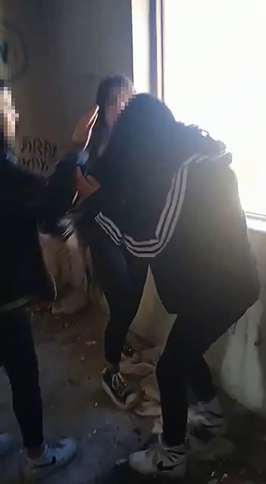 Erzurum'da metruk binada bir kızı döven öğrenciler gözaltına alındı