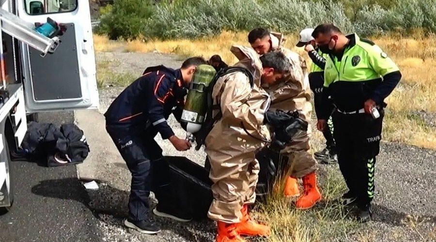 Kimyasal madde yüklü TIR’da sızıntı: AFAD ekipleri bölgeye sevk edildi Kimyasal madde yüklü TIR’da sızıntı: AFAD ekipleri bölgeye sevk edildi