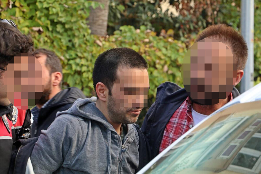 Antalya'da vahşet! Elma yiyen annesini bıçaklayarak öldürdü Antalya'da vahşet! Elma yiyen annesini bıçaklayarak öldürdü
