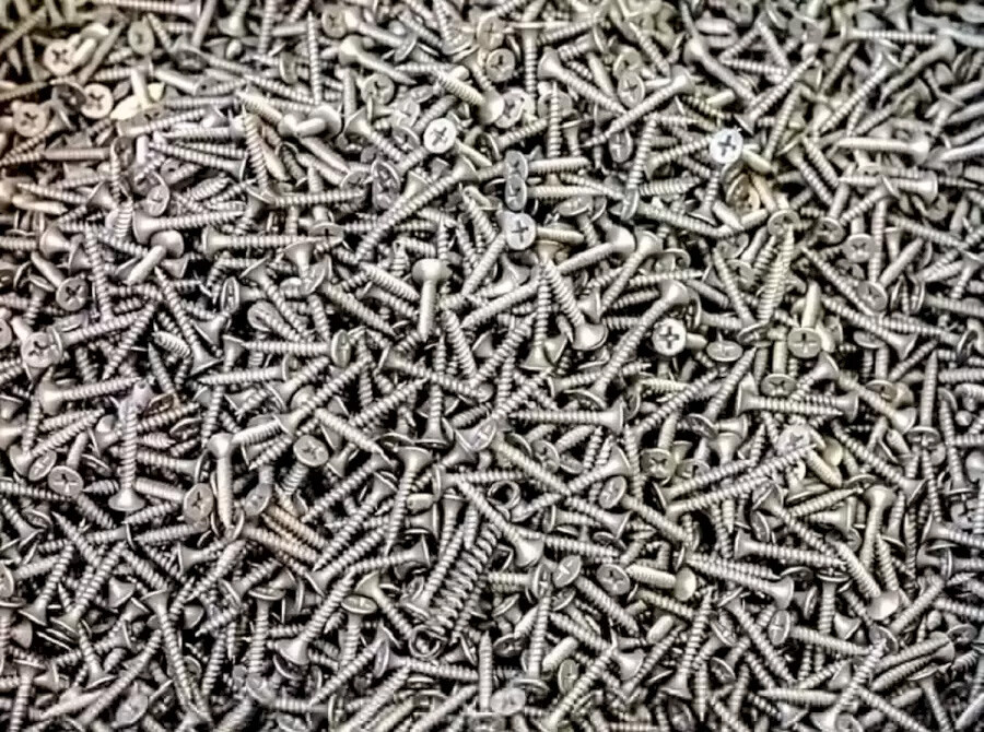 12 saniye içinde çivilerin arasındaki yayı bulmak imkansız! Sadece gözleri atmaca gibi keskin olanlar fark ediyor