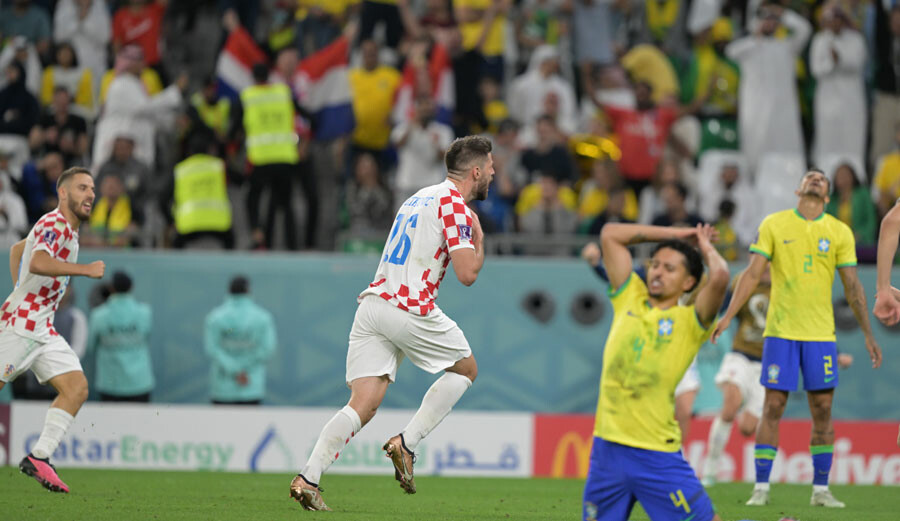 Hırvatistan Brezilya'yı eledi, adını yarı finale yazdırdı! Kaleci Livakovic yine yapacağını yaptı Hırvatistan Brezilya'yı eledi, adını yarı finale yazdırdı! Kaleci Livakovic yine yapacağını yaptı