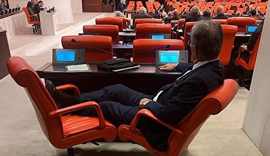 Yumruklu kavgaya karışan vekillere 95 bin lira ceza Yumruklu kavgaya karışan vekillere 95 bin lira ceza