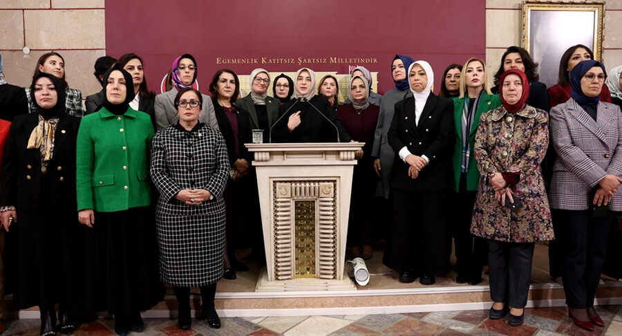Son Dakika... Başörtüsü teklifi Meclis'te! AK Parti Grup Başkanvekili Özlem Zengin'den CHP'ye kanun teklifi tepkisi