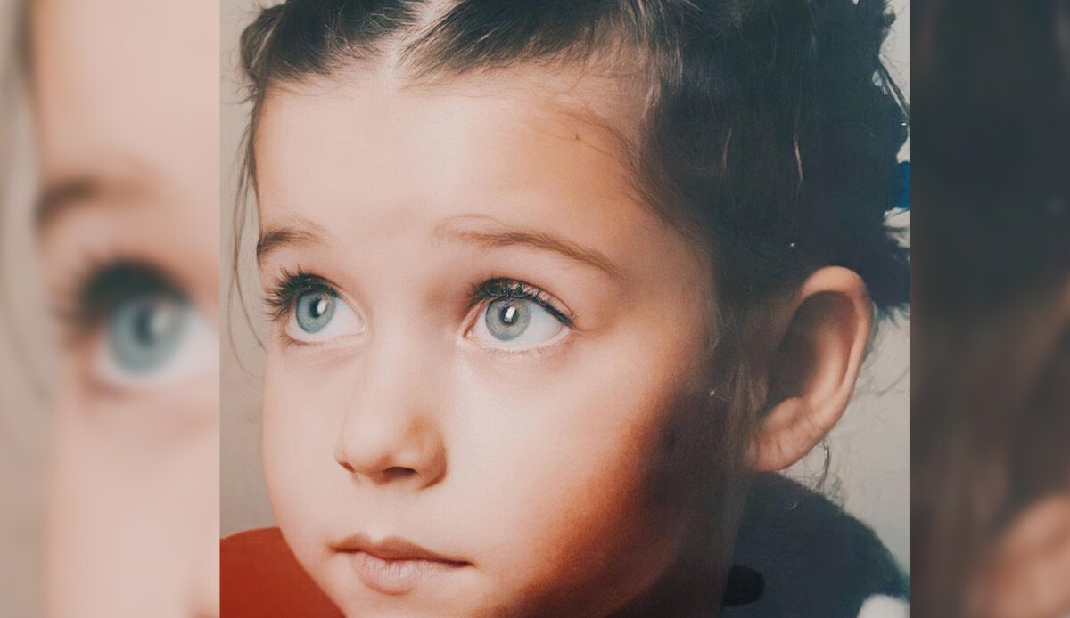 Bakışları hiç değişmemiş! Bu minik kız şimdi reyting rekorları kıran dizide oynuyor