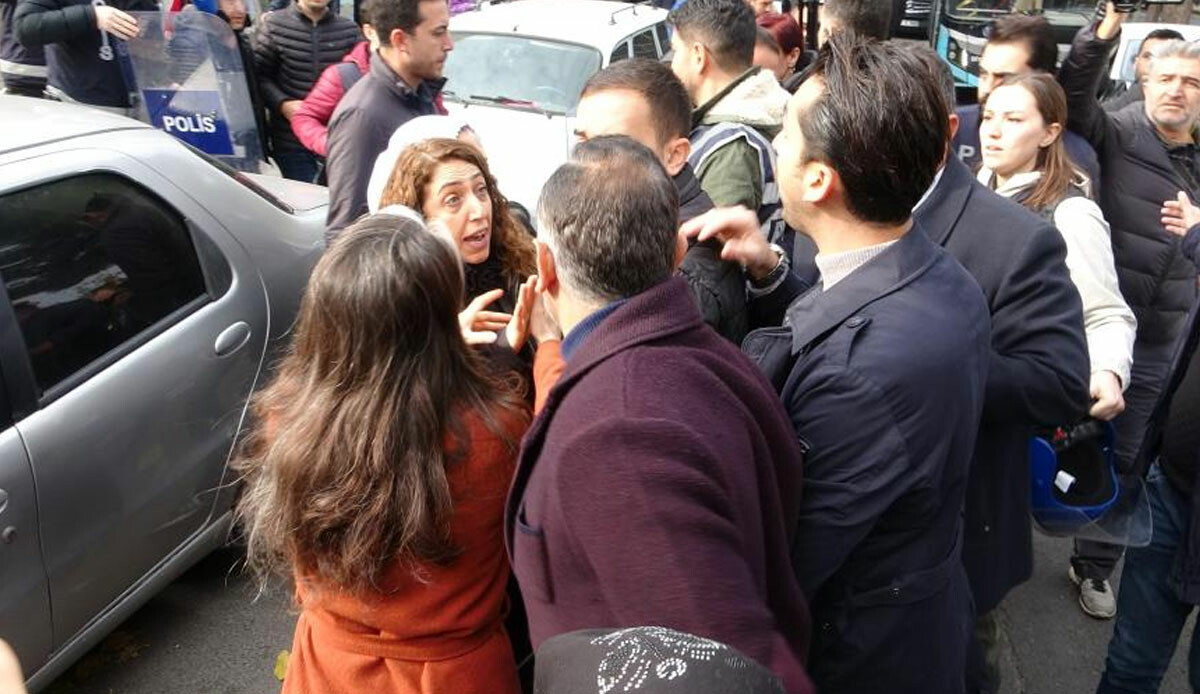 Diyarbakır'da HDP’li vekilden polislere küstah tehdit! 'Akıllı olun'