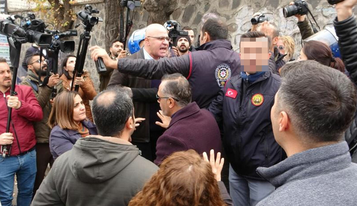 Diyarbakır'da HDP’li vekilden polislere küstah tehdit! 'Akıllı olun' Diyarbakır'da HDP’li vekilden polislere küstah tehdit! 'Akıllı olun'