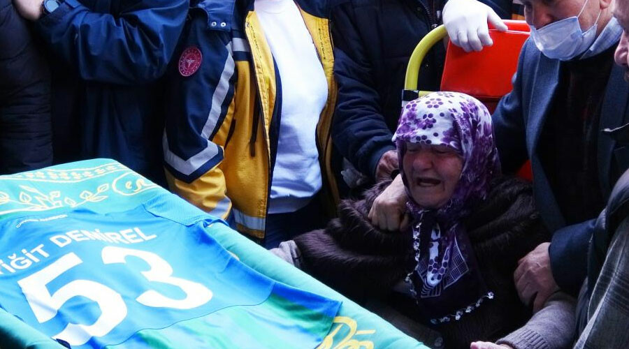 Spor camiasını yıkan ölüm: Minik Yiğit son yolculuğuna uğurlandı Spor camiasını yıkan ölüm: Minik Yiğit son yolculuğuna uğurlandı