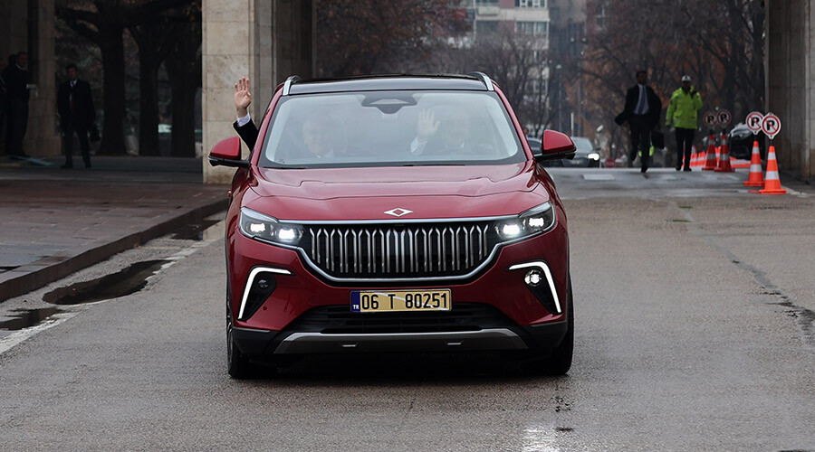 Bakan Varank Meclis'e Togg ile geldi