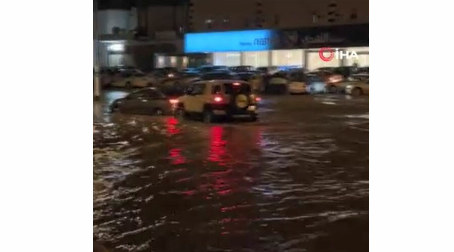 Dışarı çıkmayın uyarısı! Mekke’de şiddetli yağış etkili oldu: Eğitime ara verildi Dışarı çıkmayın uyarısı! Mekke’de şiddetli yağış etkili oldu: Eğitime ara verildi