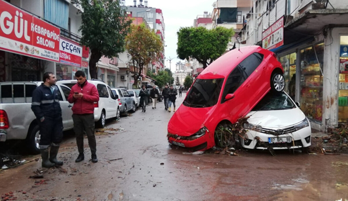 Antalya sele teslim oldu! Bakan Soylu açıkladı, 100 konut hasar gördü Antalya sele teslim oldu! Bakan Soylu açıkladı, 100 konut hasar gördü