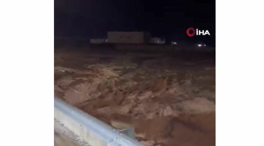 Dışarı çıkmayın uyarısı! Mekke’de şiddetli yağış etkili oldu: Eğitime ara verildi Dışarı çıkmayın uyarısı! Mekke’de şiddetli yağış etkili oldu: Eğitime ara verildi