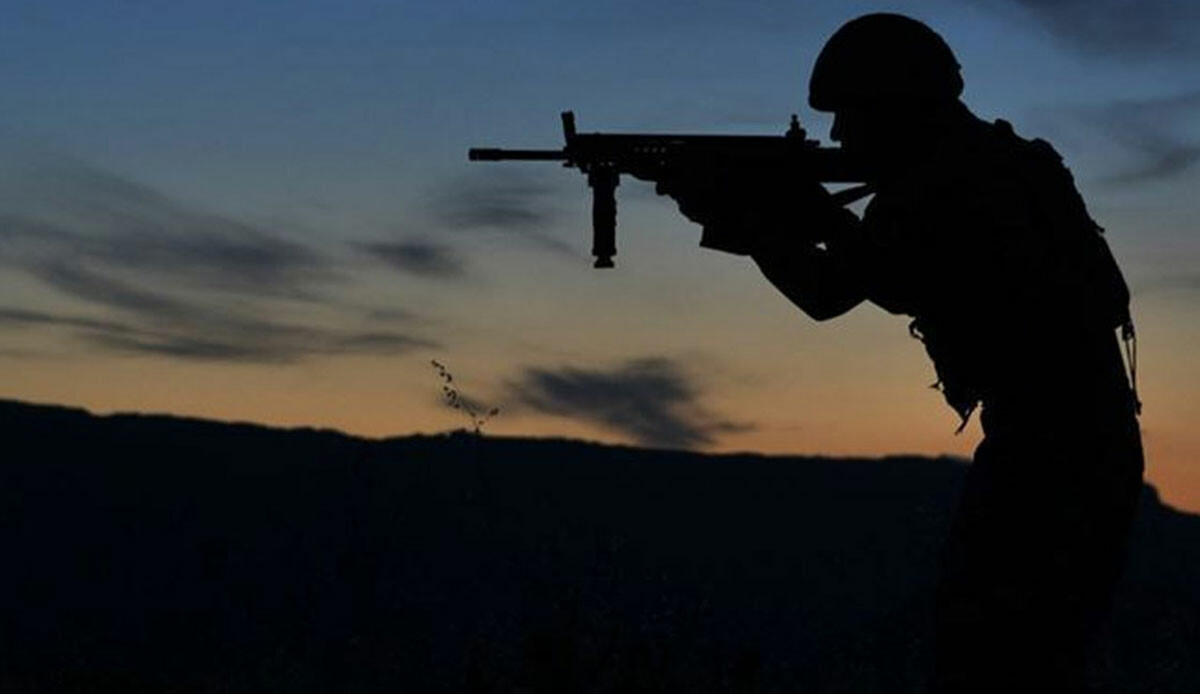 Yunanistan'a kaçmaya çalışan PKK'lı ve Fetöcü teröristler Hudut Kartalları tarafından kıskıvrak yakalandı Yunanistan'a kaçmaya çalışan PKK'lı ve Fetöcü teröristler Hudut Kartalları tarafından kıskıvrak yakalandı