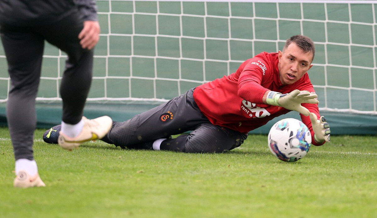 Muslera kampa katıldı, Galatasaray'da gözler FIFA FIFA Disiplin Kurulu'na çevrildi Muslera kampa katıldı, Galatasaray'da gözler FIFA FIFA Disiplin Kurulu'na çevrildi