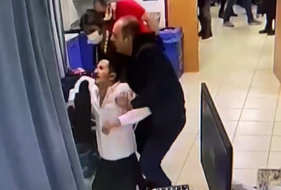Hastanede savaş çıktı! Sağlıkçılara saldırdılar: Yaralananlar, kalp krizi geçiren var