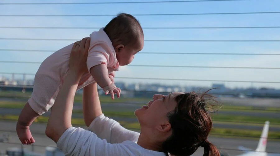Uçak tuvaletinde sürpriz: Mide ağrısı sandı, gerçek bambaşka çıktı!