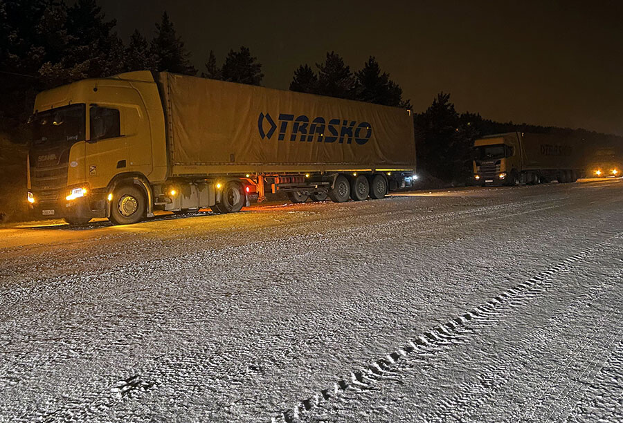 Kars ve Ardahan'da ulaşıma kar engeli, sürücüler zor anlar yaşadı