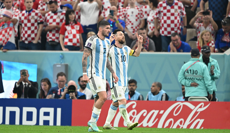 Arjantin Hırvatistan'ı 3-0'la geçti, 2022 Dünya Kupası'nda ilk finalist oldu! Lionel Messi rekorun yeni sahibi