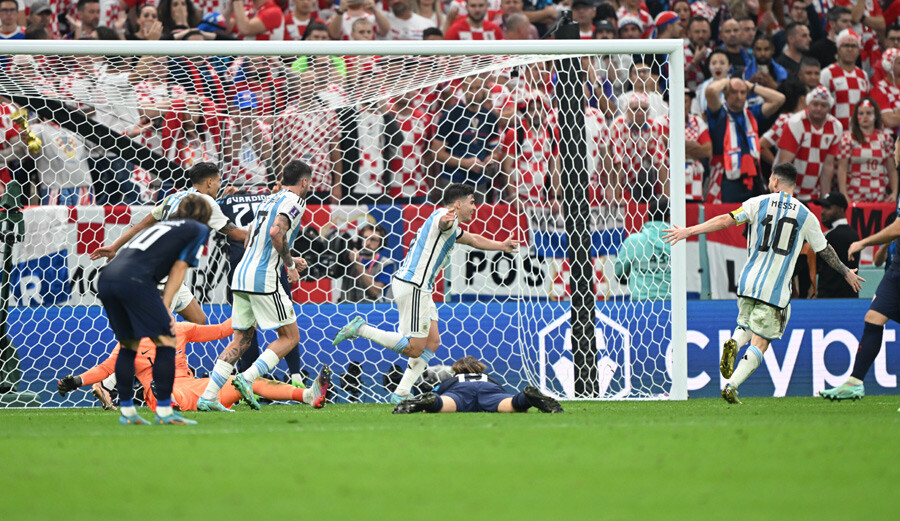 Arjantin Hırvatistan'ı 3-0'la geçti, 2022 Dünya Kupası'nda ilk finalist oldu! Lionel Messi rekorun yeni sahibi