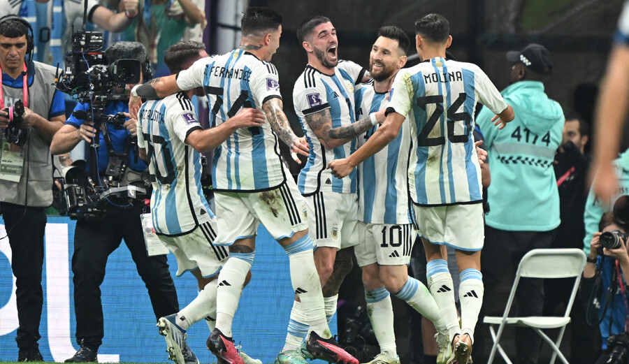 Arjantin Hırvatistan'ı 3-0'la geçti, 2022 Dünya Kupası'nda ilk finalist oldu! Lionel Messi rekorun yeni sahibi