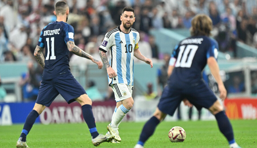 Arjantin Hırvatistan'ı 3-0'la geçti, 2022 Dünya Kupası'nda ilk finalist oldu! Lionel Messi rekorun yeni sahibi