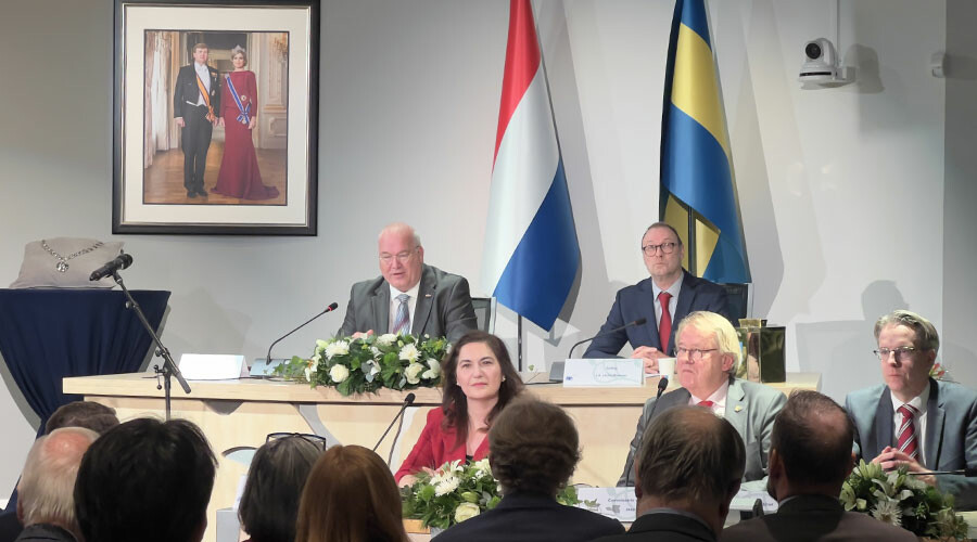 Kral tarafından seçildi… Hollanda’da bir ilk! Türk kökenli Huri Şahin belediye başkanı oldu Kral tarafından seçildi… Hollanda’da bir ilk! Türk kökenli Huri Şahin belediye başkanı oldu