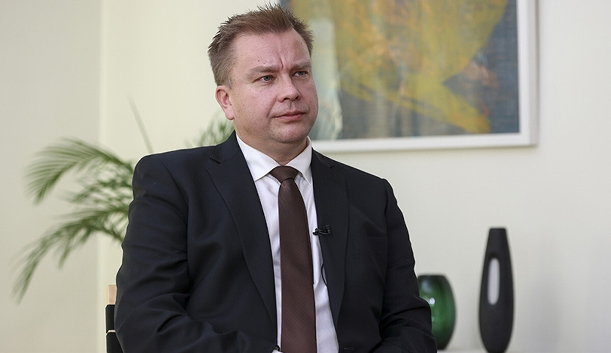 Twitter&#039;dan duyurdu: Finlandiya Savunma Bakanı babalık iznine çıkıyor