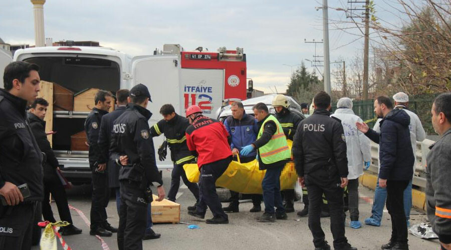 Tankerle çarpışan araç 3 genç kıza mezar oldu