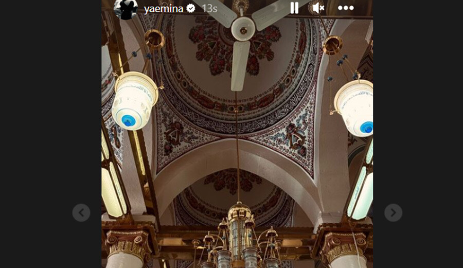 Umreye giden Emina Jahovic başörtülü fotoğrafını paylaştı