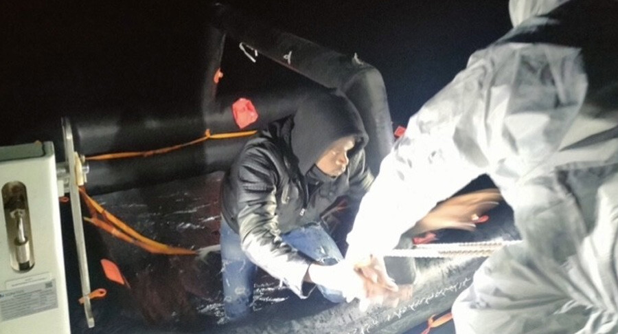 Yunanistan yine ölüme terk etti! Türkiye 66 göçmeni kurtardı