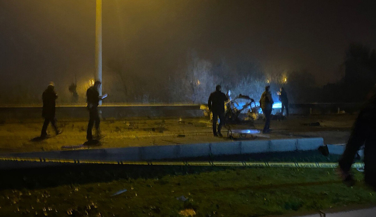 Son dakika! Diyarbakır'da polis servis aracına bombalı saldırı: Yaralılar var Son dakika! Diyarbakır'da polis servis aracına bombalı saldırı: Yaralılar var