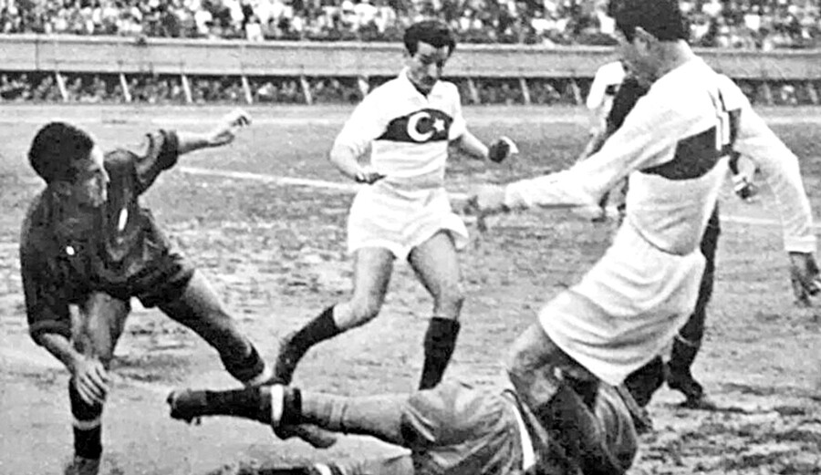 Futbolun öbür yüzü: Savaşan ülkeler de var millî hesaplaşmalar da...