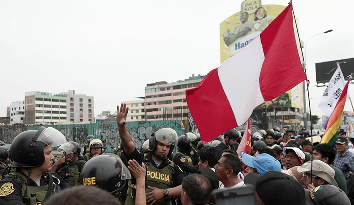 Peru'da sular durulmuyor! Hükümet karşıtı gösterilerde bilanço ağırlaştı: Ölü sayısı 20'ye yükseldi Peru'da sular durulmuyor! Hükümet karşıtı gösterilerde bilanço ağırlaştı: Ölü sayısı 20'ye yükseldi